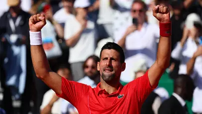 Novak Djokovic, Monte Carlo'da rekorla yarı finale yükseldi