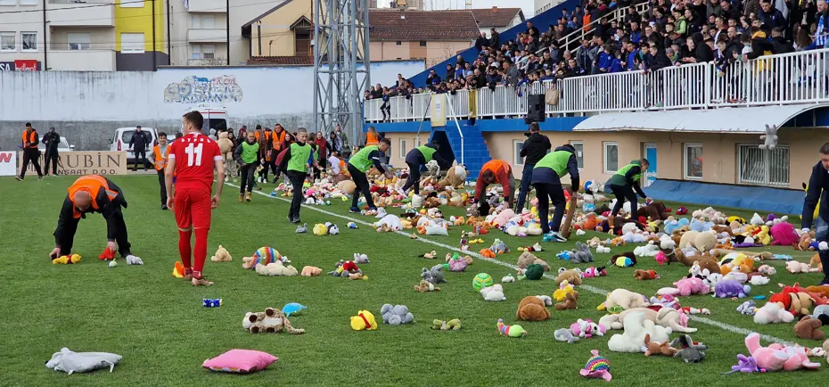 Sırbistan Ligi'nde depremzede çocuklar için oyuncak toplandı - 11