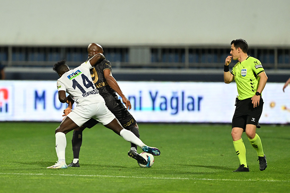 SON DAKİKA | Trabzonspor'dan VAR isyanı: "Yazıklar olsun"