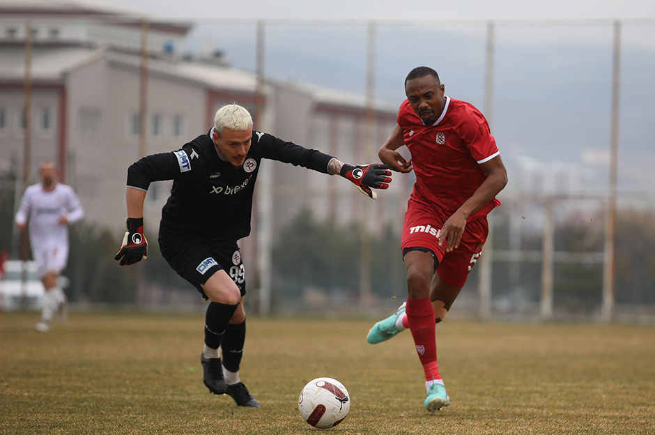 Sivasspor hazırlık maçında 6 golle kazandı