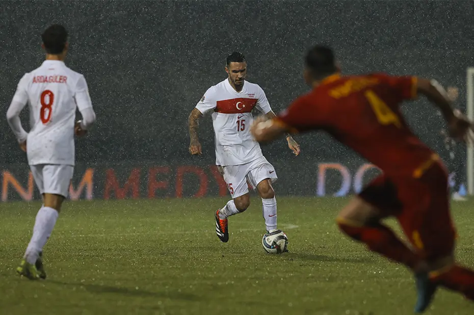 Şok içinde soyunma odasına giren milli futbolcular faturayı kesti: Yenilginin nedenini böyle açıkladılar - 2