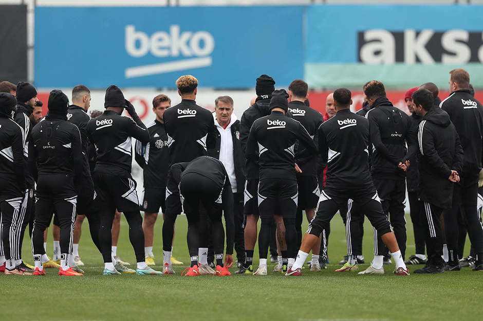 Beşiktaş'ta Şenol Güneş Antalyaspor karşısında ilk 11'ini arıyor