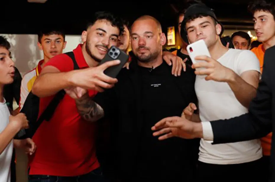 Sneijder Olimpiyat Stadı'nı görünce: "Beşiktaş maçını hatırladım" - 3 Sneijder Olimpiyat Stadı'nı görünce: "Beşiktaş maçını hatırladım" - 3