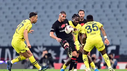 "Performansı rakibe endeksli Fenerbahçe" | Spor yazarları Fenerbahçe için ne dedi?