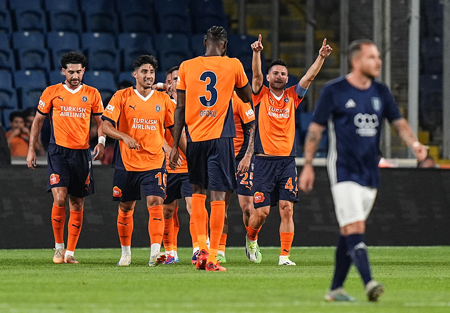 Başakşehir yarım düzine golle kazandı: Rövanş maçı formalite oldu