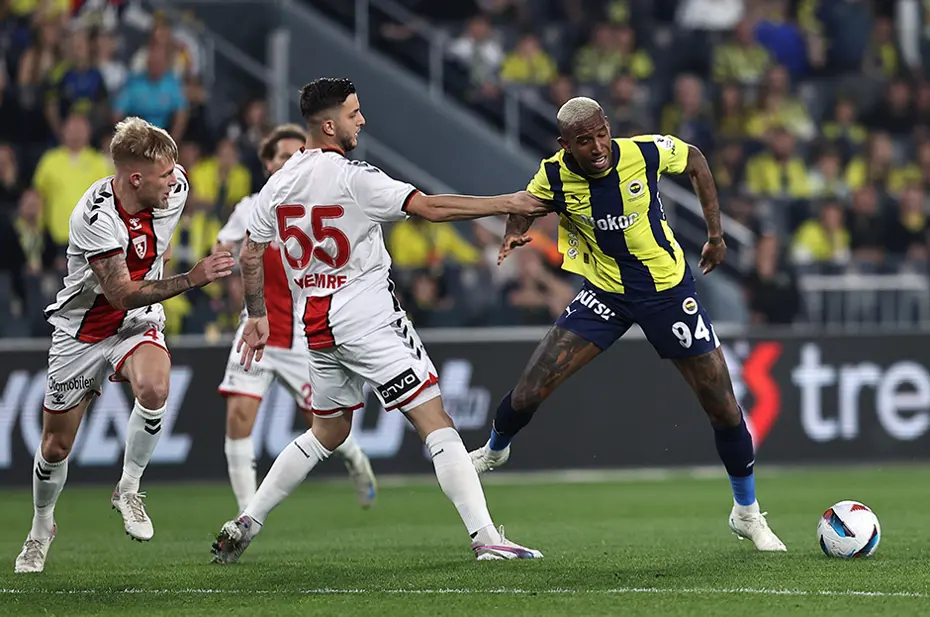 Trio ekibi noktayı koydu: Fenerbahçe'nin penaltı beklediği pozisyonda karar doğru mu? - 3 Trio ekibi noktayı koydu: Fenerbahçe'nin penaltı beklediği pozisyonda karar doğru mu? - 3