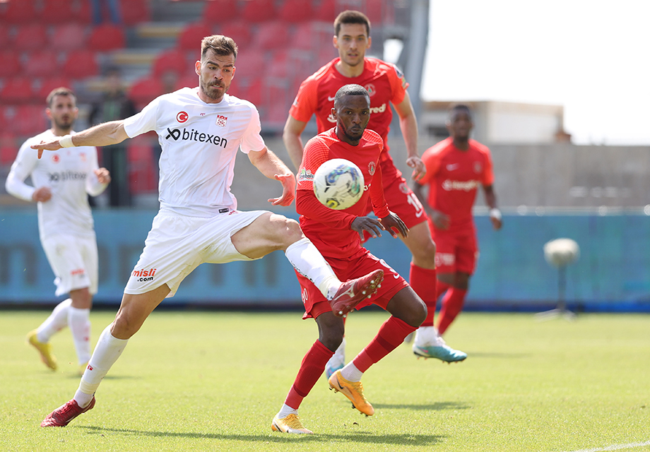 Goutas ve Ulvestad, Galatasaray maçında cezalı duruma düştü