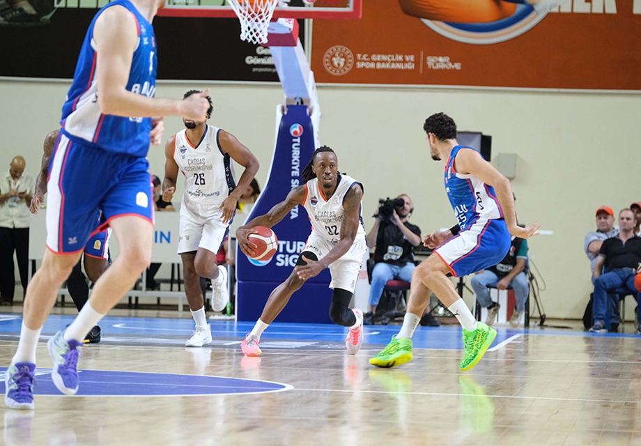 Anadolu Efes, ligde 2'de 2 yaptı