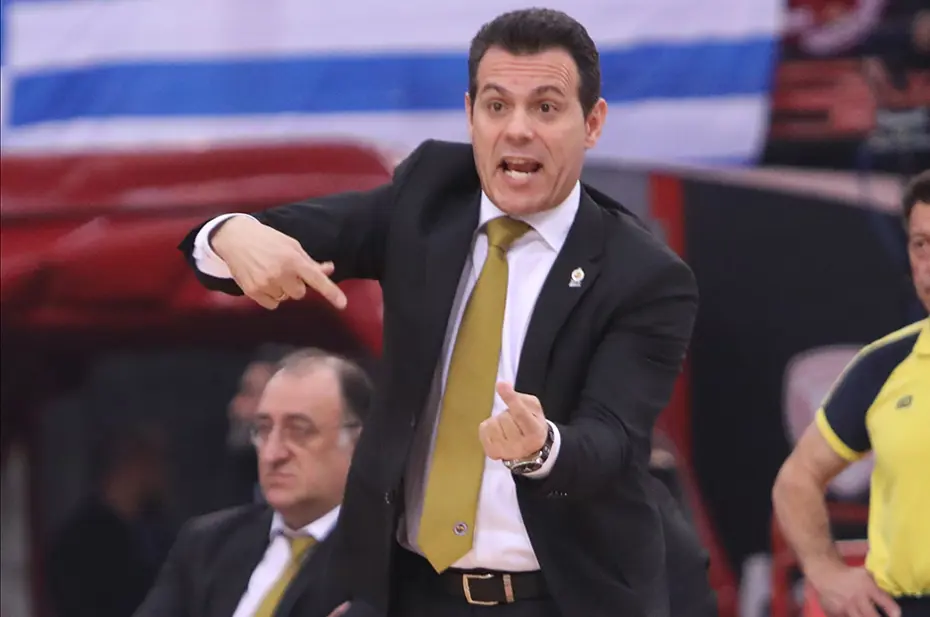 Dimitris Itoudis taraftarla tartıştı! "Gel sen yönet" - 3