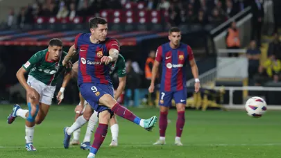 Barcelona'yı Lewandowski kurtardı