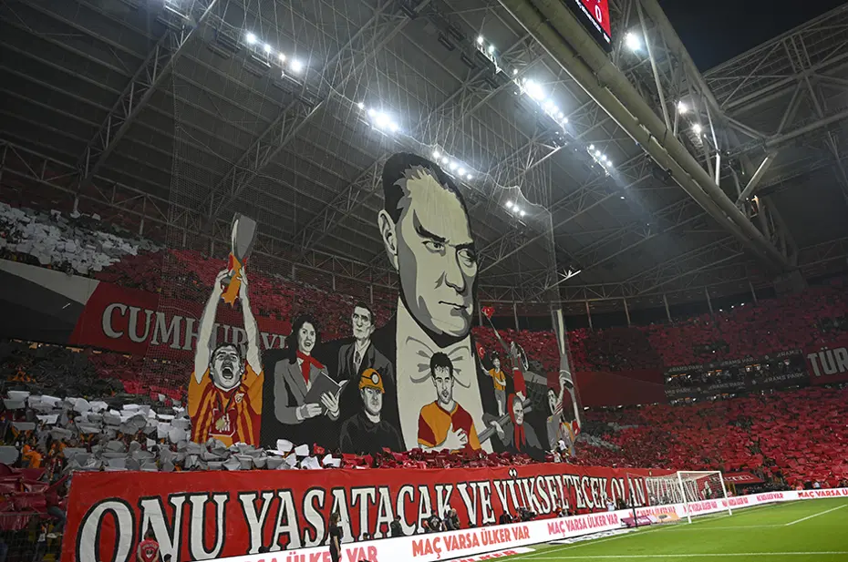 Galatasaray-Beşiktaş derbisinde Türkiye Cumhuriyeti’nin 100. yılına özel koreografi - 6