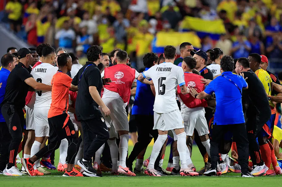 Copa America'da olaylı maç: Darwin Nunez, tribüne çıkıp taraftarla yumruklaştı - 6