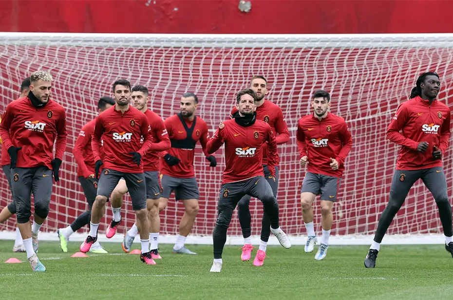 Galatasaray'da sezon sonu 5 ayrılık; birisi kulübeye - 2 Galatasaray'da sezon sonu 5 ayrılık; birisi kulübeye - 2