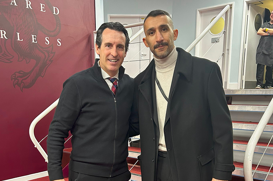 Premier Lig ekibi Aston Villa, Mehmet Topal'ı ağırladı