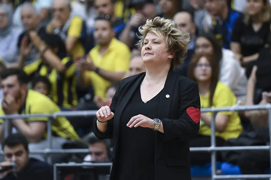 Fenerbahçe şampiyonluk kupasını kaldırdı - 10 Fenerbahçe şampiyonluk kupasını kaldırdı - 10