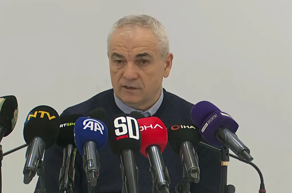 Rıza Çalımbay kariyerinde bir ilki yaşamaya hazırlanıyor: Yeni rotasını bizzat duyurdu - 4 Rıza Çalımbay kariyerinde bir ilki yaşamaya hazırlanıyor: Yeni rotasını bizzat duyurdu - 4