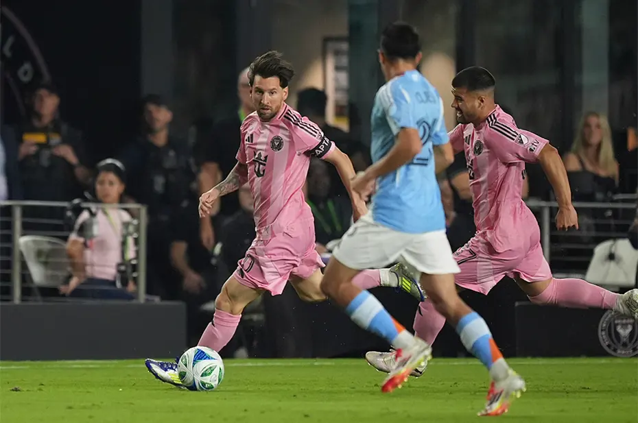 Maç sonu gergin anlar: Lionel Messi hakemle atıştı - 5 Maç sonu gergin anlar: Lionel Messi hakemle atıştı - 5
