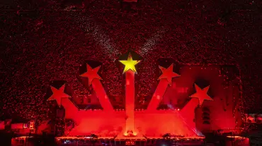 Galatasaraylı taraftarlar Yenikapı'yı hıncahınç doldurdu