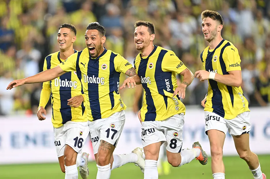 "Ferdi Kadıoğlu bekte daha faydalı olur" | Spor yazarları Fenerbahçe için ne dedi? - 3