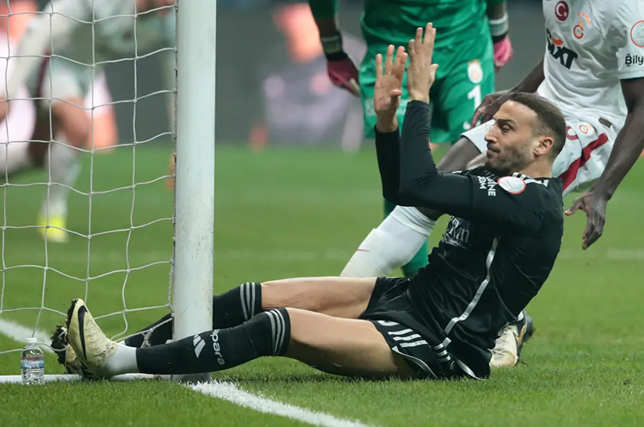 Beşiktaş'ta gidecekler belli oluyor: Sözleşmeleri yenilenmeyecek - 5 Beşiktaş'ta gidecekler belli oluyor: Sözleşmeleri yenilenmeyecek - 5