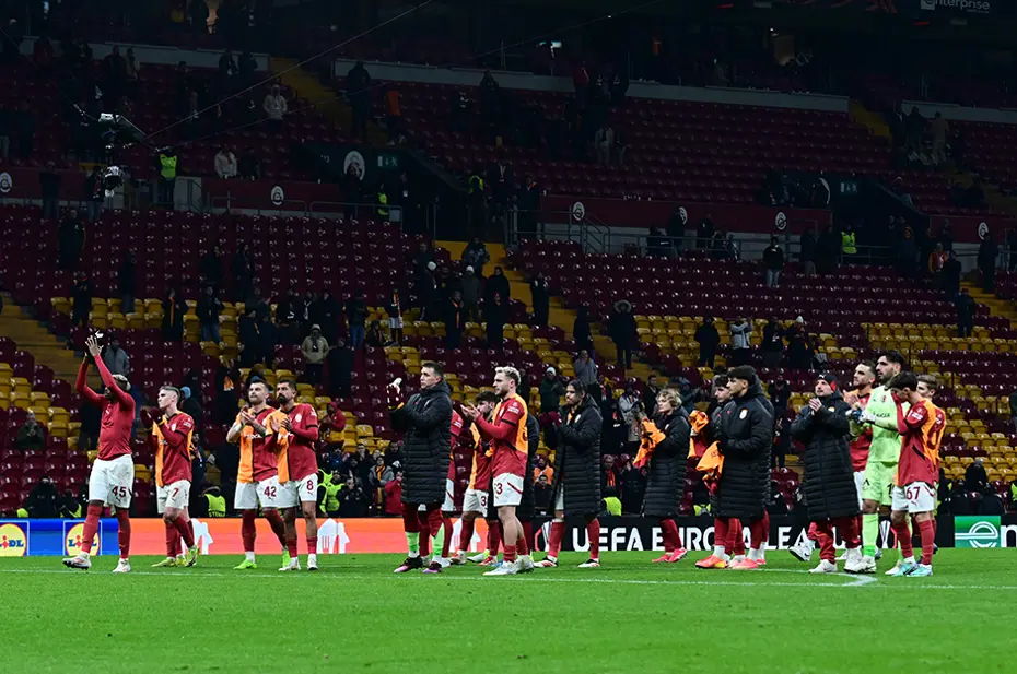 Hollanda basını, Galatasaray-AZ Alkmaar maçını konuşuyor: Aynı konuya değindiler - 8