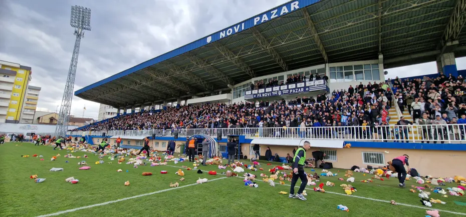 Sırbistan Ligi'nde depremzede çocuklar için oyuncak toplandı - 2
