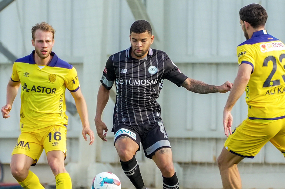 Konyaspor, Ankaragücü'nün fişini ilk yarıda çekti