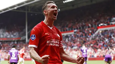 Gol düellosunu kazanan PSV şampiyonluğunu ilan etti