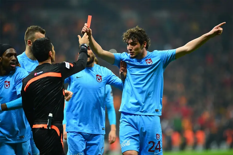 Hakeme çarpan top ağlara gitti: 65 yıllık Süper Lig tarihinde bir kez yaşandı - 5