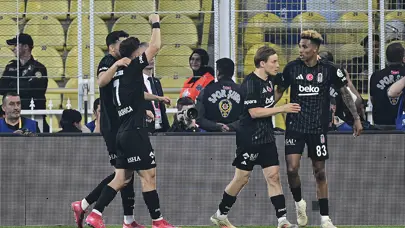 Beşiktaş derbide 20 yıl sonra ilki başardı: Fenerbahçe şampiyonluk yarışında havlu attı