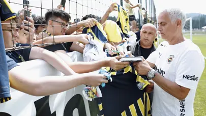 Fenerbahçe'den taraftara açık antrenman: Mourinho'ya sevgi seli