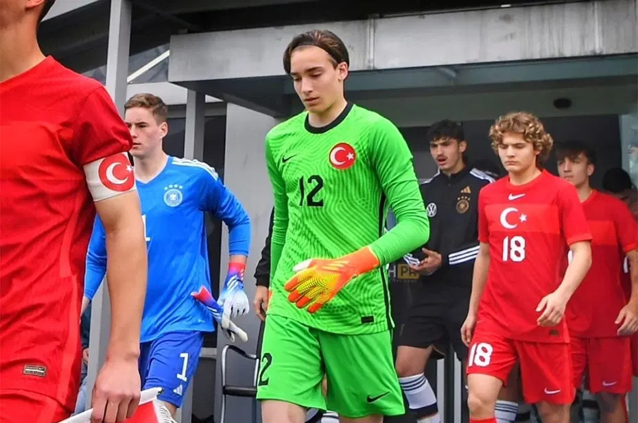 Trabzonspor'dan gençlik operasyonu: Onuralp Çevikkan'a yeni sözleşme - 3 Trabzonspor'dan gençlik operasyonu: Onuralp Çevikkan'a yeni sözleşme - 3