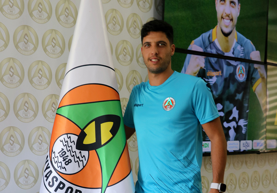 Alanyaspor'a yeniden imza attı: 2 yıllık anlaşma