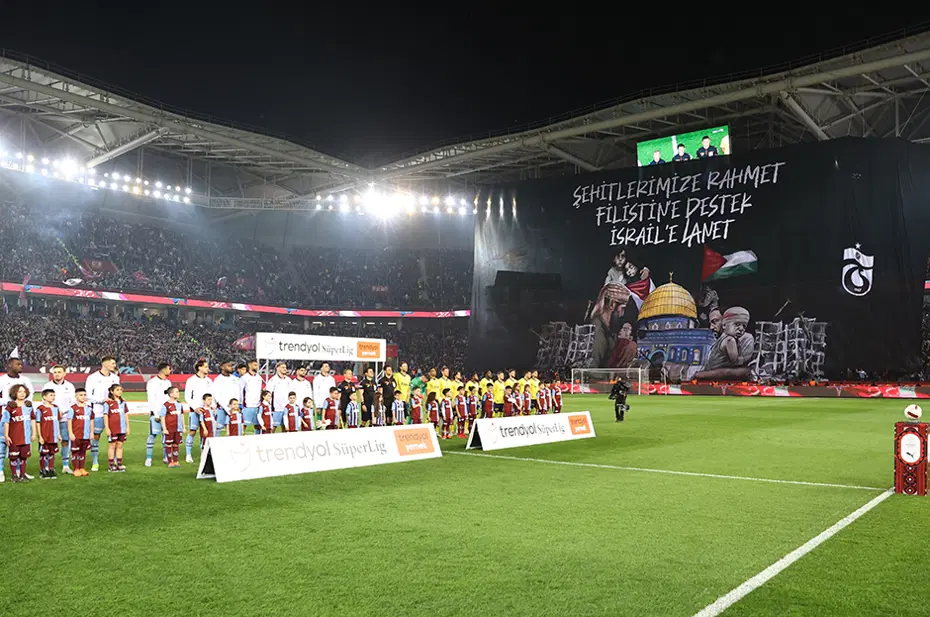 Trabzonspor - Fenerbahçe maçında Filistin'e destek pankartı - 4