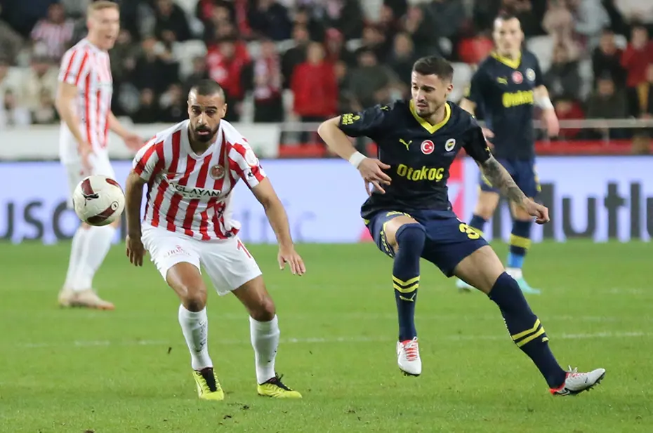 Krunic'in Fenerbahçe şaşkınlığı: Böylesini görmedi - 5 Krunic'in Fenerbahçe şaşkınlığı: Böylesini görmedi - 5