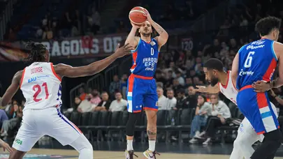 Anadolu Efes, Bahçeşehir Koleji'ni mağlup etti