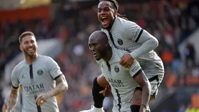 "Aslan yıldıza doymuyor" Sporun manşetleri