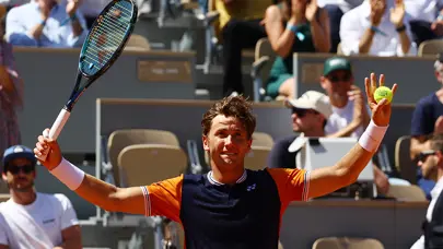 Son finalist Casper Ruud, Fransa Açık'ta 3. tur biletini aldı