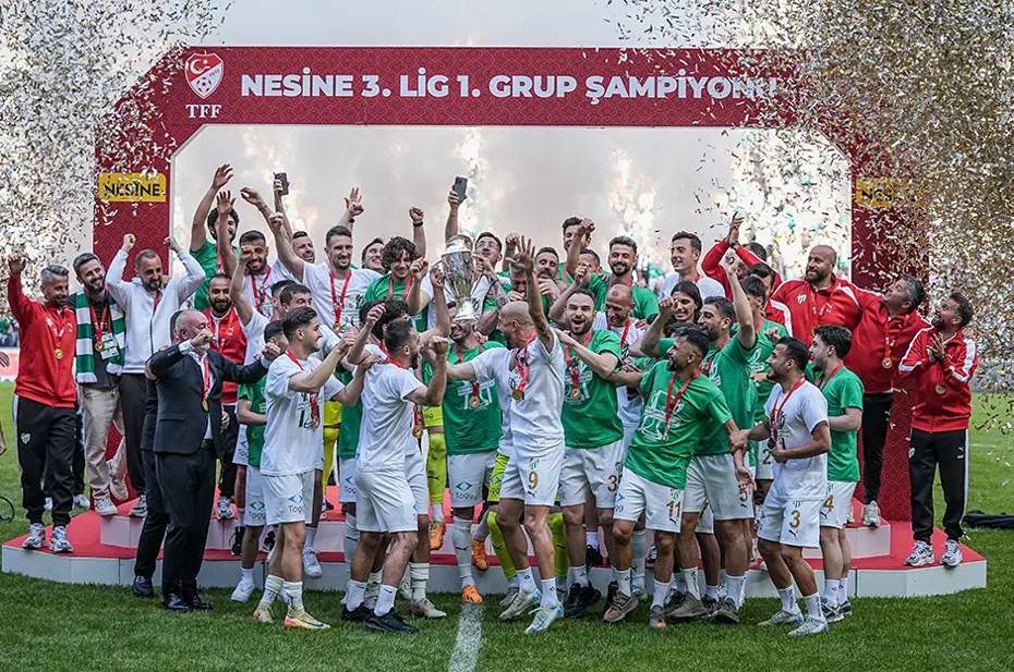 Bursaspor şampiyonluk kupasını 45 bin kişinin önünde aldı - 8