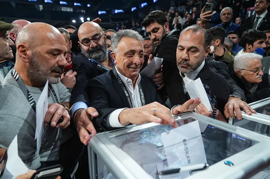 Ahmet Nur Çebi sessizliğini bozdu ve eski başkana seslendi: "Beşiktaş'tan uzak dur" - 3 Ahmet Nur Çebi sessizliğini bozdu ve eski başkana seslendi: "Beşiktaş'tan uzak dur" - 3