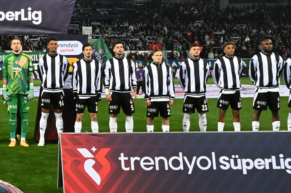 Beşiktaş'ta ilk yarıda zorunlu değişiklik: Maça devam edemedi