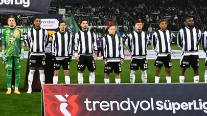 Beşiktaş'ta ilk yarıda zorunlu değişiklik: Maça devam edemedi
