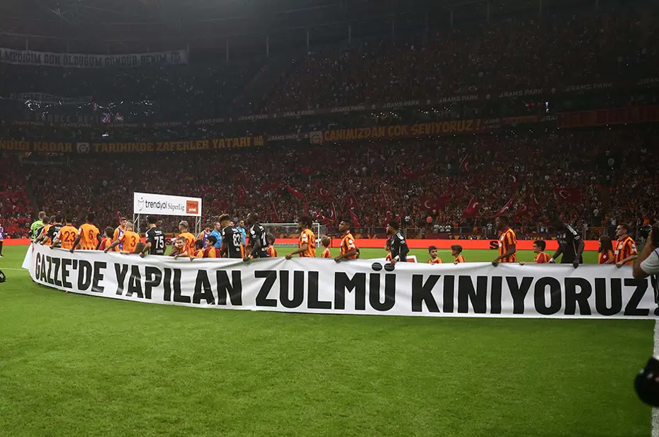 Galatasaray-Beşiktaş derbisinde Türkiye Cumhuriyeti’nin 100. yılına özel koreografi - 5