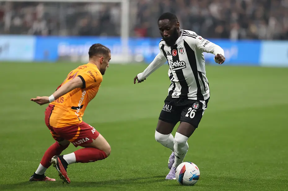 Beşiktaş - Galatasaray VAR kayıtları: Kırmızı kartlar ve İngilizce detayı - 4 Beşiktaş - Galatasaray VAR kayıtları: Kırmızı kartlar ve İngilizce detayı - 4
