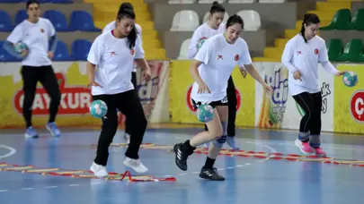 A Milli Kadın Hentbol Takımı'ndan taraftara çağrı