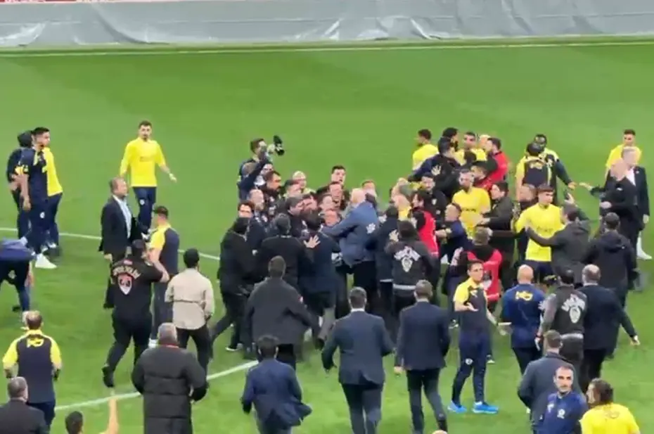 OLAYLI DERBİ: Fenerbahçeli 2 futbolcu hakkında zorla getirilme kararı - 3