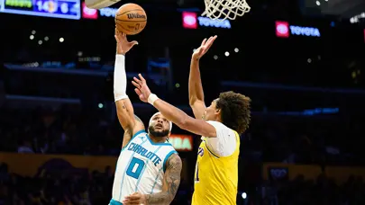 Los Angeles Lakers'a erteleme maçında Charlotte Hornets darbesi