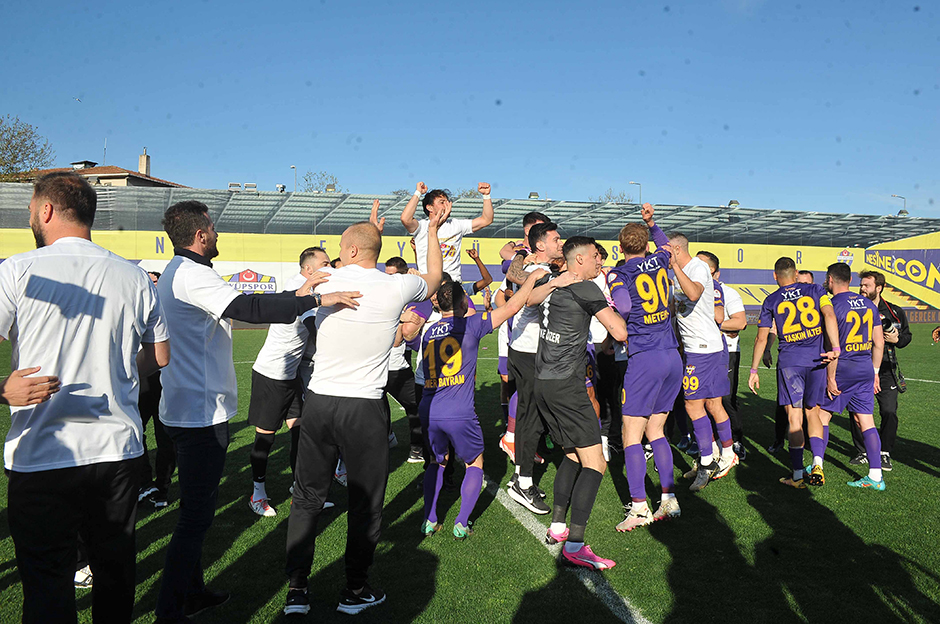 Bakan Bak ve TFF'den Eyüpspor'a tebrik mesajı