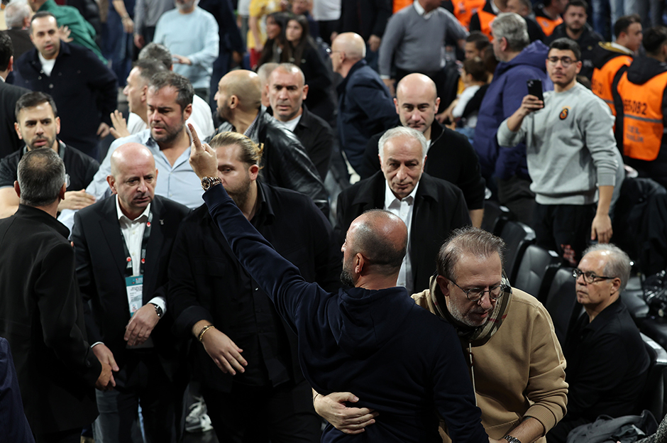 Galatasaray - Beşiktaş derbisinde Umut Güneş - Göksenin Köksal gerilimi