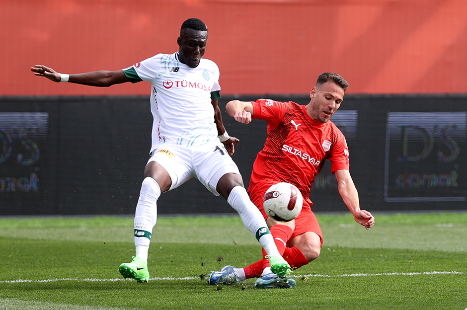 Konyaspor'a hayat veren 3 puan: Ateş hattından çıktılar